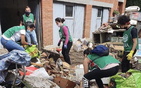 Freiwillige von ADRA Belgien helfen, die Folgen des Hochwassers durch die Unwetter zu beseitigen