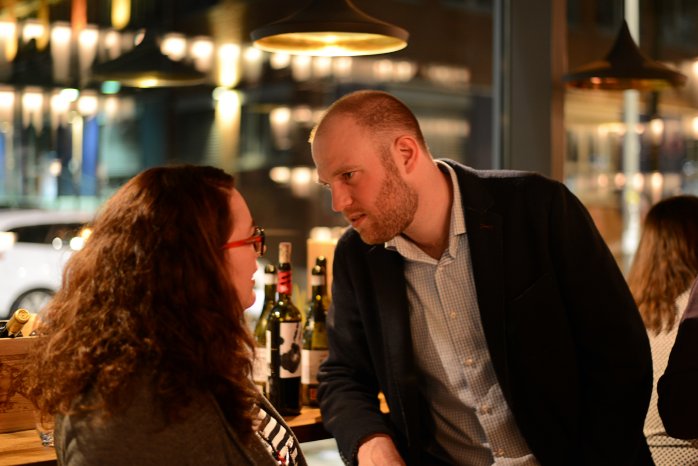 Vindega`s Gastgeber Björn Schwethelm ist viel gefragter Gesprächspartner, wenn es um Wein g.JPG
