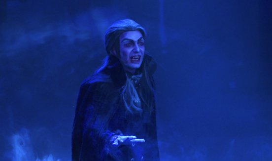 Johannes Hog als Graf von Krollock aus dem Musical Tanz der Vampire (1).png