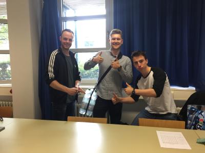 Studierenden-Gruppe mit Alexander Schulz, Maurice Dauphin und Max Litmeyer im integralen GQ2-Praktikum zur Erlangung des DGQ-Scheins, Foto: Wang, Wen-Huan