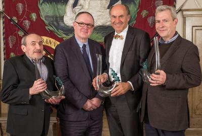 Zu neuen Riesling Fellows wurden François Langbeen aus Belgien, Martin Lam aus Großbritannien sowie Max Gerstl und Peter Kuhn aus der Schweiz ernannt (vlnr)