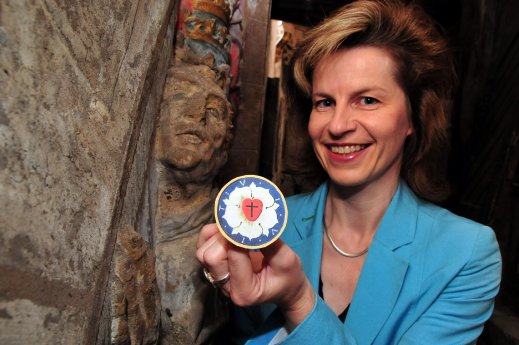 Lutherfinderin Birgit Messerschmidt in der Arnstädter Oberkirche.jpg