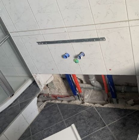 Leitungswasserschaden-Wand.jpg