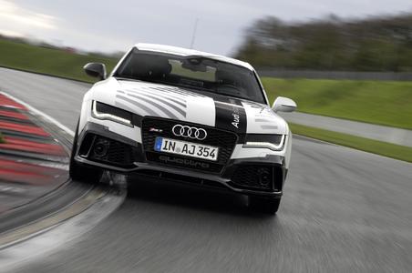 Audi Bringt Das Sportlichste Pilotiert Fahrende Auto Der Welt Auf Die Rennstrecke Motorsport Arena Oschersleben Gmbh Pressemitteilung Lifepr