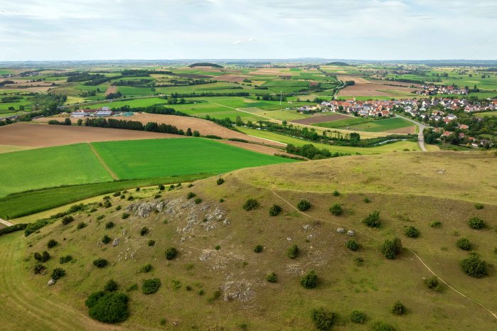 Luftbild Rollenberg und Rieskrater_Marco Kleebauer.jpg