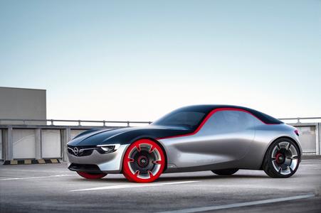 Bühne frei für den Opel GT Concept: Das neue Video zeigt den Sportwagen der Zukunft bereits in Action