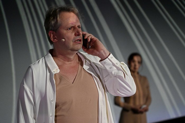 Letzte Nacht der Welt 86 Nils Brück und Judith Lilly Raab ©JochenKlenk.jpg