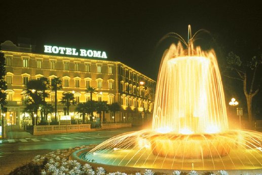 Hotel Terme Roma - Ansicht bei Nacht.jpg