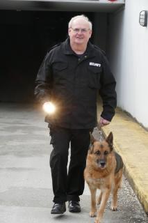 Seit 30 Jahren bei jedem Wetter in Bad Füssing nachts auf Streife: Josef Seidl, der Leiter des kommunalen Sicherheitsdienstes / Foto: Kur- & GästeService Bad Füssing