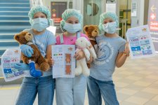 Die Kinder haben im Teddy-Klinikum Behandlungspläne und Patientenfragebogen für ihre Kuscheltiere bekommen