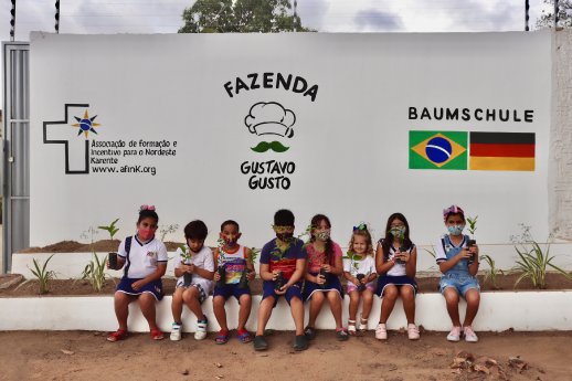 Baumschule_Crianças _ Fazenda Gustavo _ 2021 II.jpeg