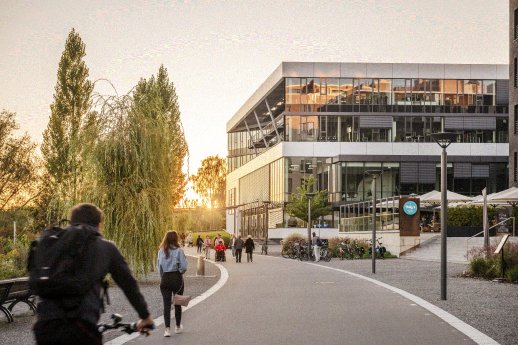 Konstanz-Bodenseeforum-Architektur-Promenade-Seerhein-02_Spaetsommer_Copyright_MTK-Dagmar-S.gif