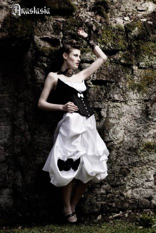 Anastasia Brautkleid in Schwarz Weiß.jpg