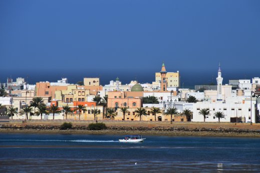 Oman_Blick_auf_Sur_c_Karawane.jpg