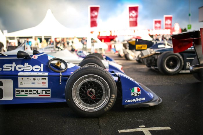 AvD-OGP-2017_Formel-3-Fahrzeuge-im-Parc-Ferme.jpg