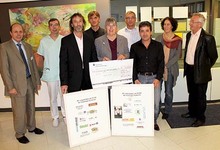 v.l.n.r.: Ulrich Meier (Geschäftsführer Klinikum), OA Dr. Alfred Leipold (Station S 24) Thomas Buceczki, Prof. Dr. Peter Reimer (Radiologie), Gudrun Schütte, Michael Heimann (FUoKK), Jorge Poyatos, I. Malchow, Werner Gress (Fiducia), (Foto: Axel Schütte)