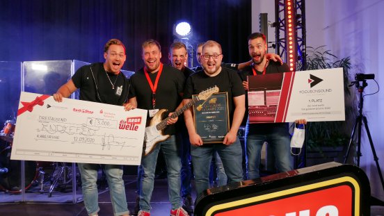 Endeffekt Gewinner Band mit eigenen Songs Goldene Gitarre 2020.JPG