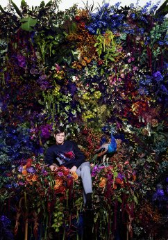 Breuninger in voller Blüte_Eine Kollaboration mit Michel Comte_2.jpg