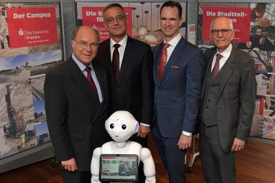Vorstand der Sparkasse Bremen präsentiert Jahresergebnis 2018 vlnr. Dr. Heiko Staroßom, Thomas Fürst, Dr. Tim Nesemann, Joachim Döpp