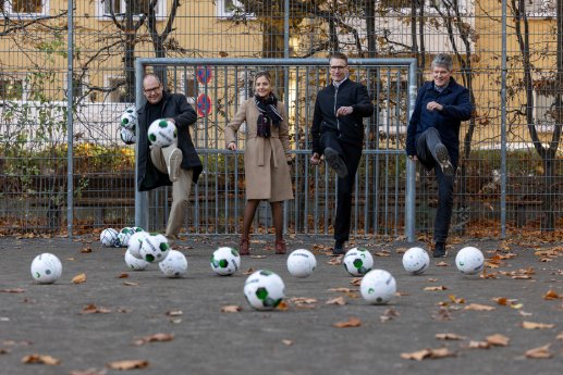 Bolzplatz-Aktion klein 3000px b_A5_3636 ÜSTRA Arp.jpg