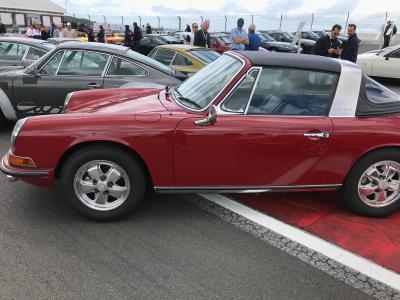 Zahlreiche Gäste des AvD-Oldtimer-Grand-Prix informierten sich am Pirelli Stand über Reifen für ihre klassischen Porsche Modelle. An vielen der ausgestellten Sportwagen waren Pirelli P 6000 montiert / Copyright: @amyshorephotography