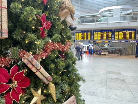 Weihnachtsbaum-am-Flughafen[1].jpg