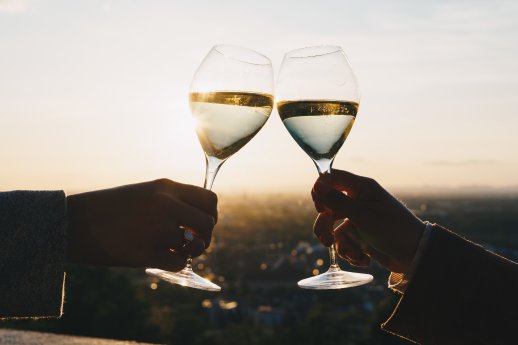 Weingläser_Sonnenuntergang © Chris Keller_Schwarzwald Tourismus.jpg