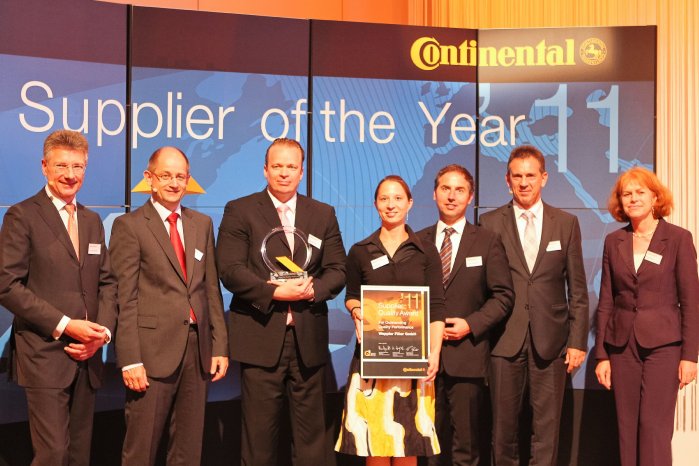 img_2012_07_05_supplier_award_2_en.jpg