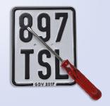 Schildertausch am 1. März nicht vergessen. Ab dann gelten schwarze Kennzeichen / Foto: uniVersa 