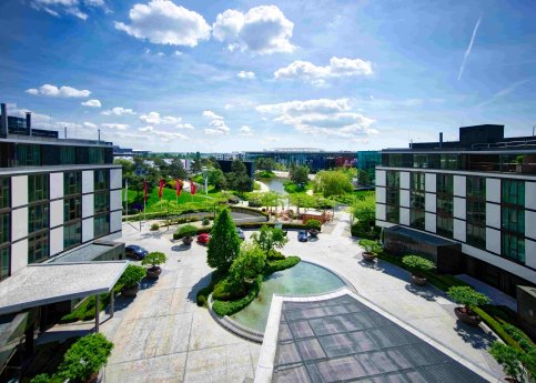 The_Ritz-Carlton_Wolfsburg_Außenansicht.jpg