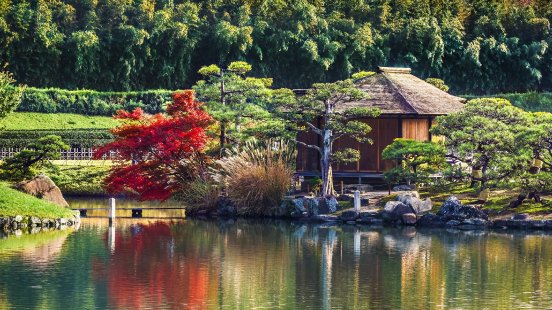 Teehaus im Koraku-en garden in Okayama - Copyright Shutterstock.com.JPG