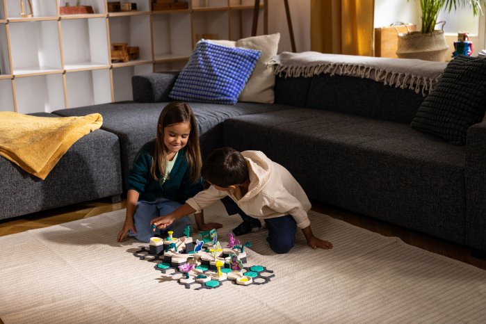 Ravensburger GraviTrax Junior - Spielszene Jungle Boy & Girl 5.jpg