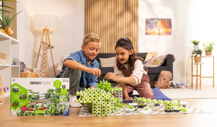 Ravensburger GraviTrax Skytrax Spielszene.jpg