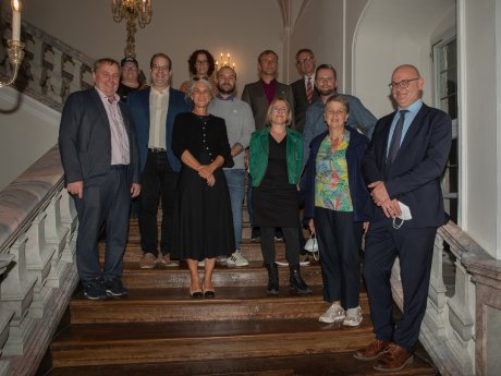 10 BayPsychPflegePreis - Preisträger mit Jury und VizePTP Holzmann.jpg