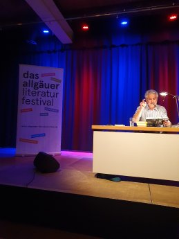 Marco Sonnleitner in Memmingen_Lesung_drei Fragezeichen_10_04_25_C Nadja Hendriks Schwabenakadem.jpg