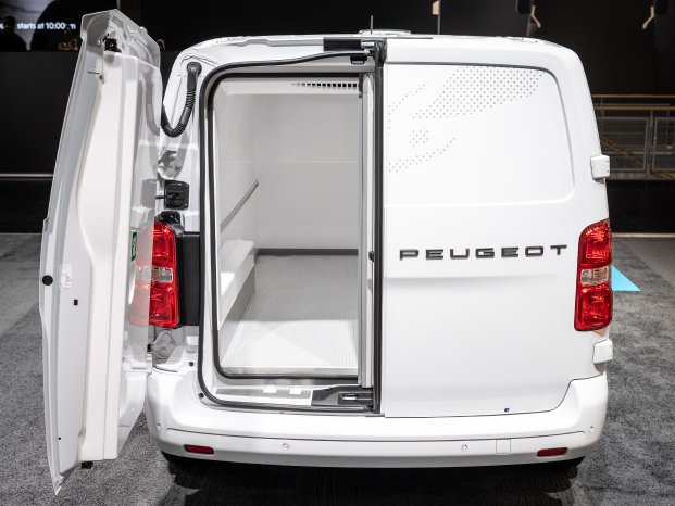 PEUGEOTE-ExpertFridgeConversion-DoorOpen.jpg