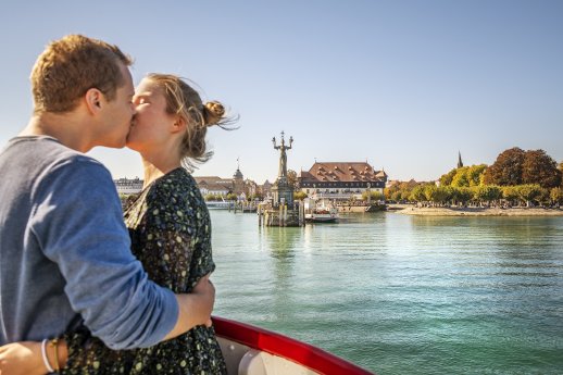 Konstanz-Bodensee-Hafen-BSB-Schiff-Stadtgarten-Imperia-Konzil-Paar-01_Copyright_MTK-Dagmar-.jpg