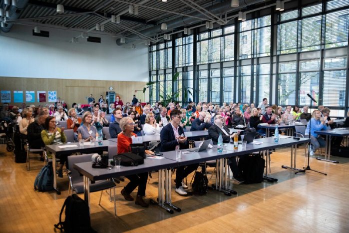 K1024_Zuhörer bei den Vorträgen.JPG