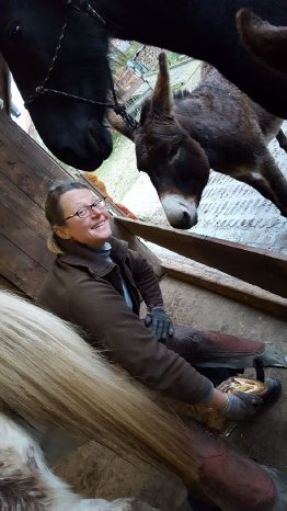 Michele Mesche wird während der Cavallo-Akademie zu Hufchuhen beraten..jpg