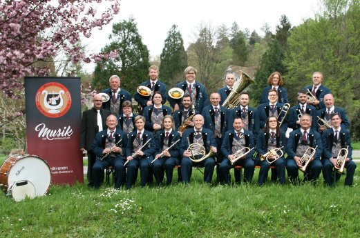 gruppenbild-vom©-musikverein-bad-herrenalb--gaistal-e.-v.jpg