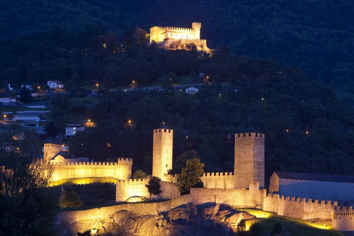 Web Version-Castelli night-Copyright Ticino Turismo, Foto Christof Sonderegger, solo uso tu.jpg