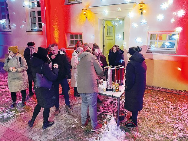 10_Hof-mit-Gluehwein.jpg