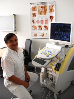 Dr Najm mit 3D Ultraschall.jpg