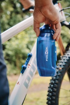 _FIDLOCK_-_TWIST_singel_bottle_in_Motion_Blue_590_ml_kompr.jpg