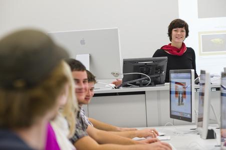 Projektarbeit und Praktika – wie hier im Medienlabor – sind fester
Bestandteil der Informatik-Programme an der Hochschule Osnabrück. Sie
bereiten Studierende optimal auf den späteren Beruf vor – das
bestätigt auch der Praxis-Check 2012