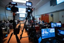 Die Berliner Schimmelpilzkonferenz bietet Fachleuten die Teilnahme vor Ort in Berlin oder per Livestream – für einen direkten Austausch zwischen Praxis und Forschung. Foto: berlin-event-foto.de/Peter-Paul Weiler