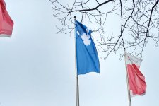 An der TH Lübeck weht eine Friedensflagge als Zeichen der Unterstützung für die Ukraine