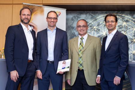 Beim zweiten Gesundheitstag der BKK ProVita (von links nach rechts): Michael Blasius (BKK ProVita), Landtagsabgeordneter Bernhard Seidenath, Walter Redl und Stefan Klose (beide BKK ProVita)