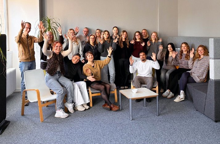 Bild_20_Studierende_haben_zum_Wintersemester_20262027_ihr_Studium_der_Sozialen_Arbeit_aufgenomme.jpg