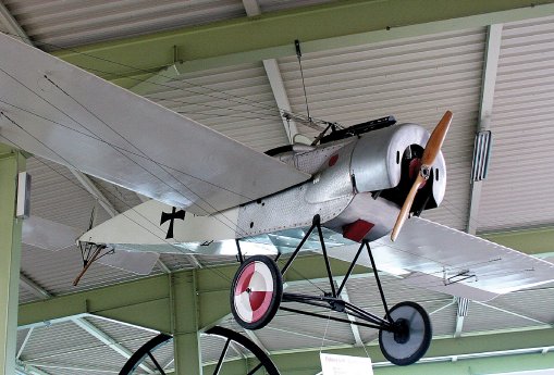 med_Fokker-E-III[1].jpg